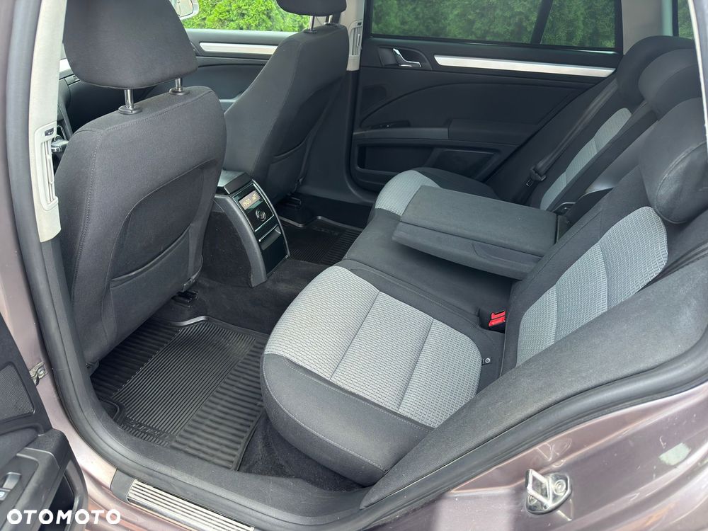 Skoda Superb 2.0 TDI Ambition DSG - 11