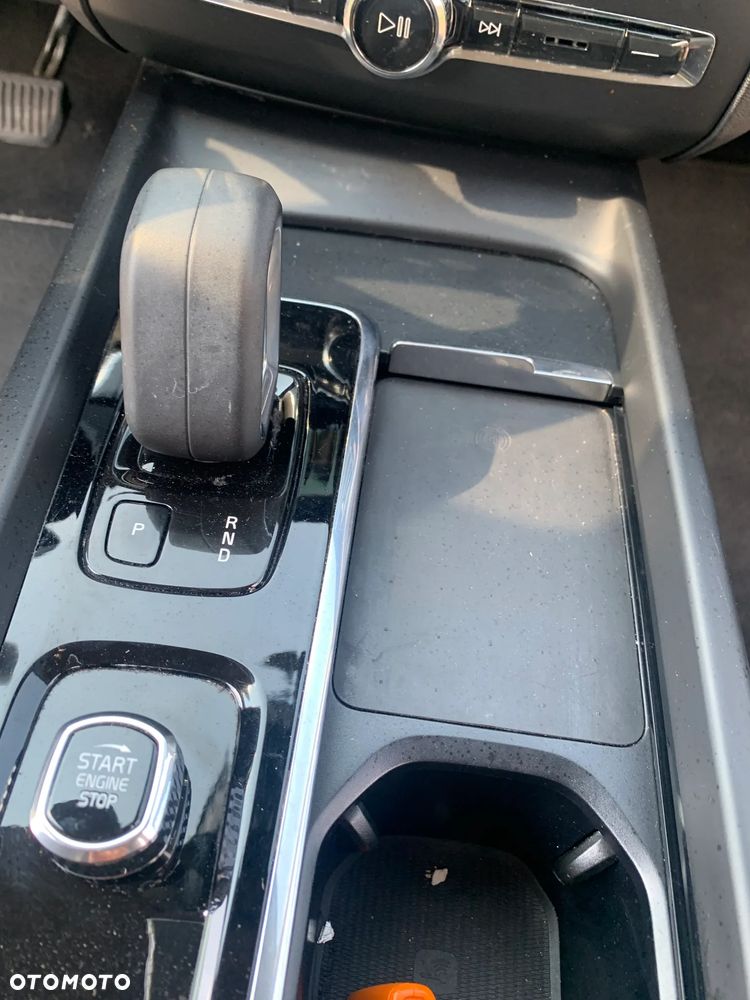 Volvo XC 60 B4 D AWD Momentum Pro - 20