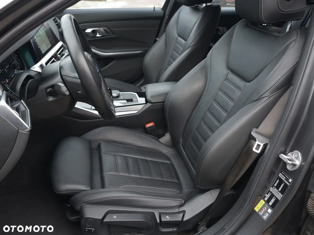 BMW Seria 3 330e Sport Line - 13