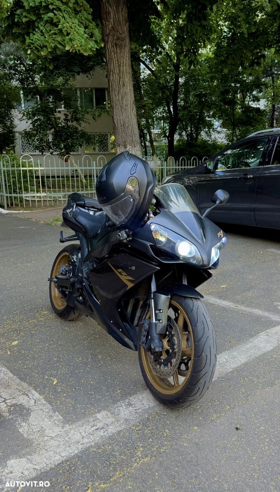 Yamaha YZF 1000 R1 - 4
