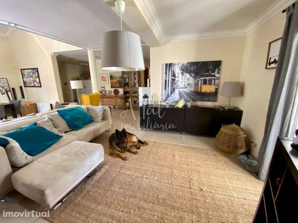 Moradia com 4 suites e piscina no condomínio Casas de Azeitão - Grande imagem: 3/48