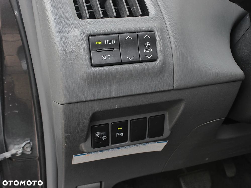 Toyota Prius+ (Hybrid) Life - 28