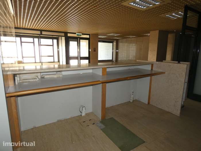 Loja no Centro de A dos Cunhados  com 215 m² - Grande imagem: 4/23