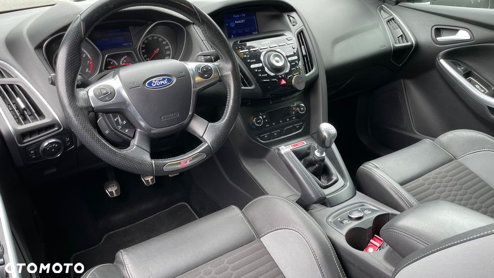 Ford Focus 2.0 EcoBoost ST mit Leder-Sport-Paket - 10