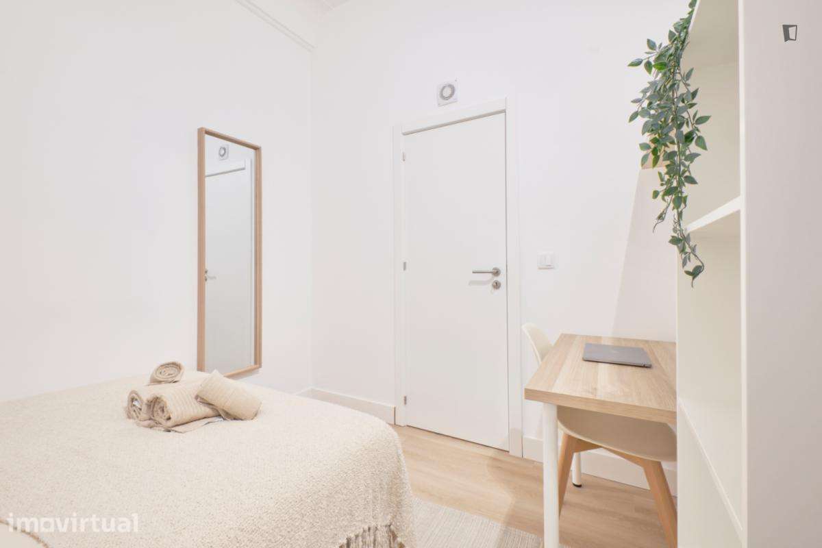 Quarto - localizado em Alameda Lisbon - Grande imagem: 4/37