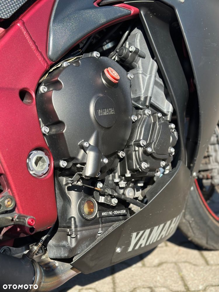 Yamaha R1 - 13