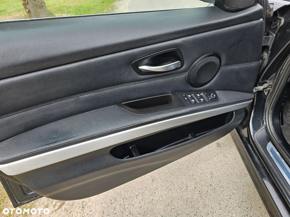 BMW Seria 3 320d DPF Edition Sport - 16