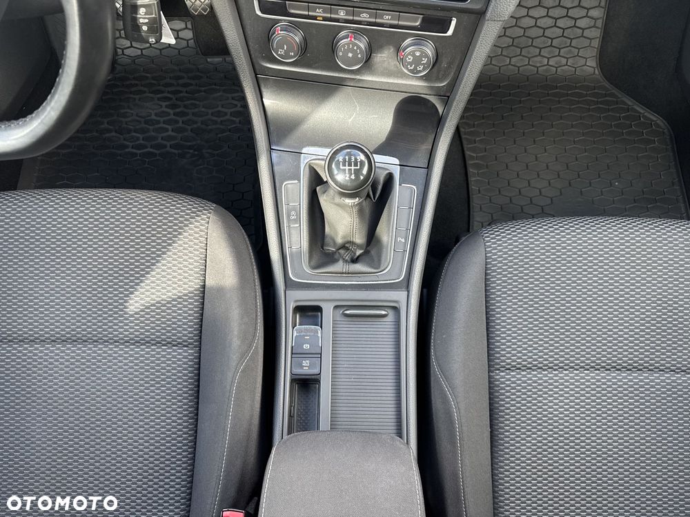 Volkswagen Golf - 29