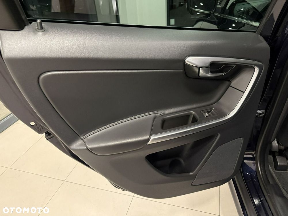 Volvo XC 60 D3 Drive-E Momentum - 20