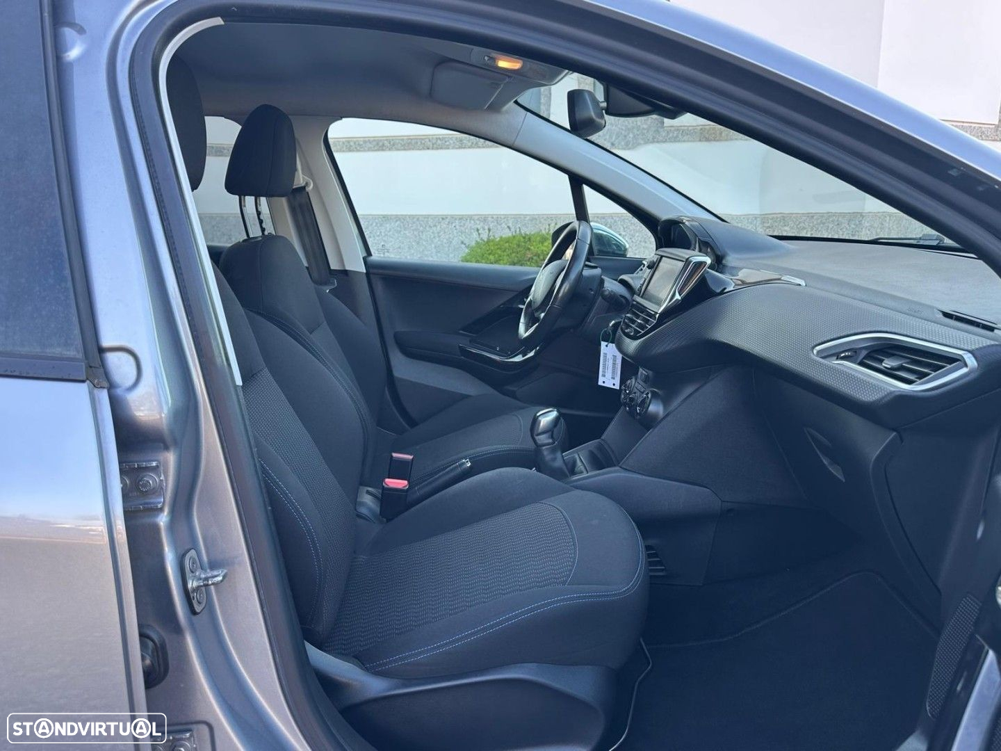 Peugeot 208 1.5 BlueHDi Signature - 26