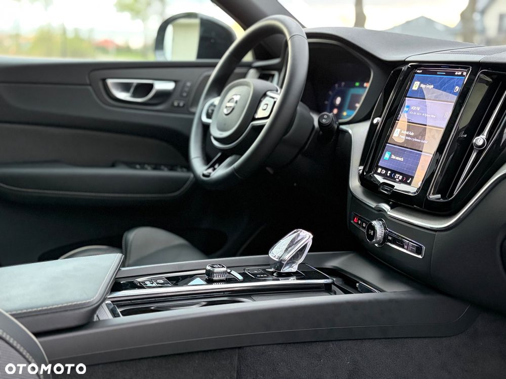 Volvo XC 60 B5 B AWD Plus Black Edition - 8