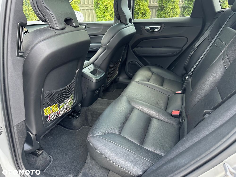 Volvo XC 60 T5 AWD Geartronic Momentum Pro - 18