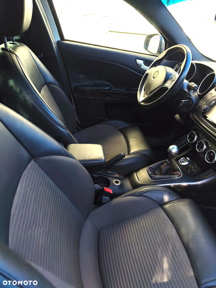 Alfa Romeo Giulietta 2.0 JTDM Exclusive - 18