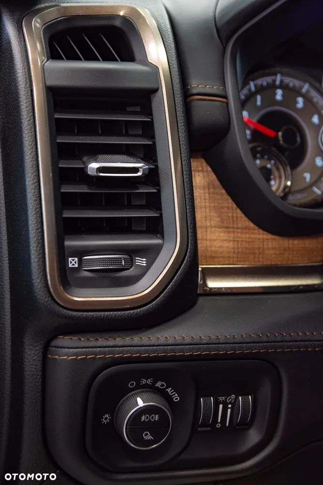 RAM 1500 5.7 Crew Cab Limited - 33