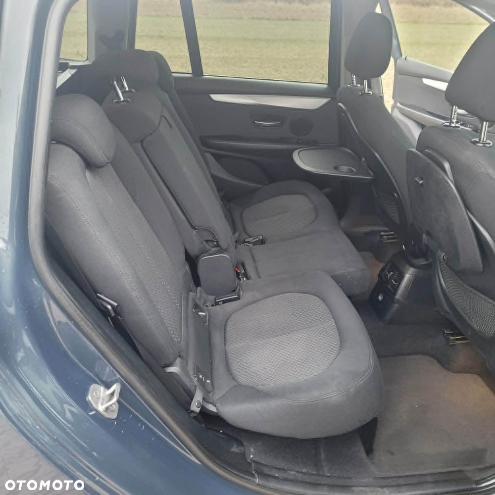 BMW Seria 2 218d - 12