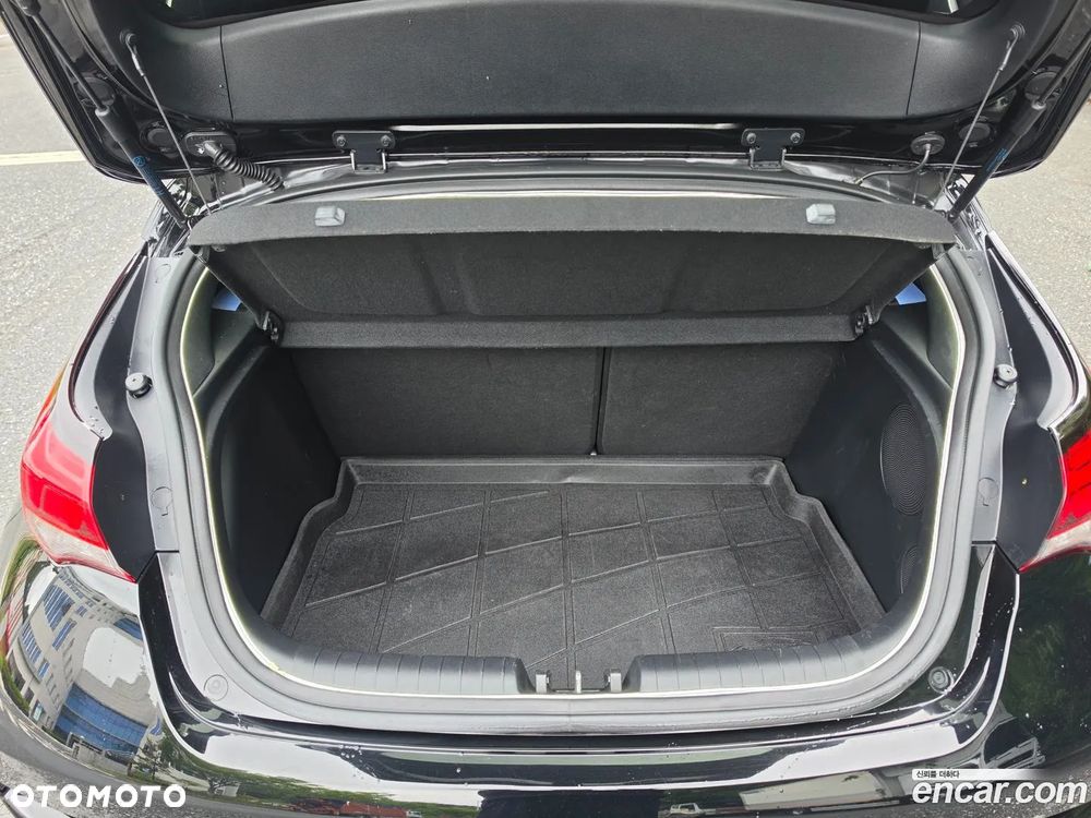 Hyundai Veloster - 15