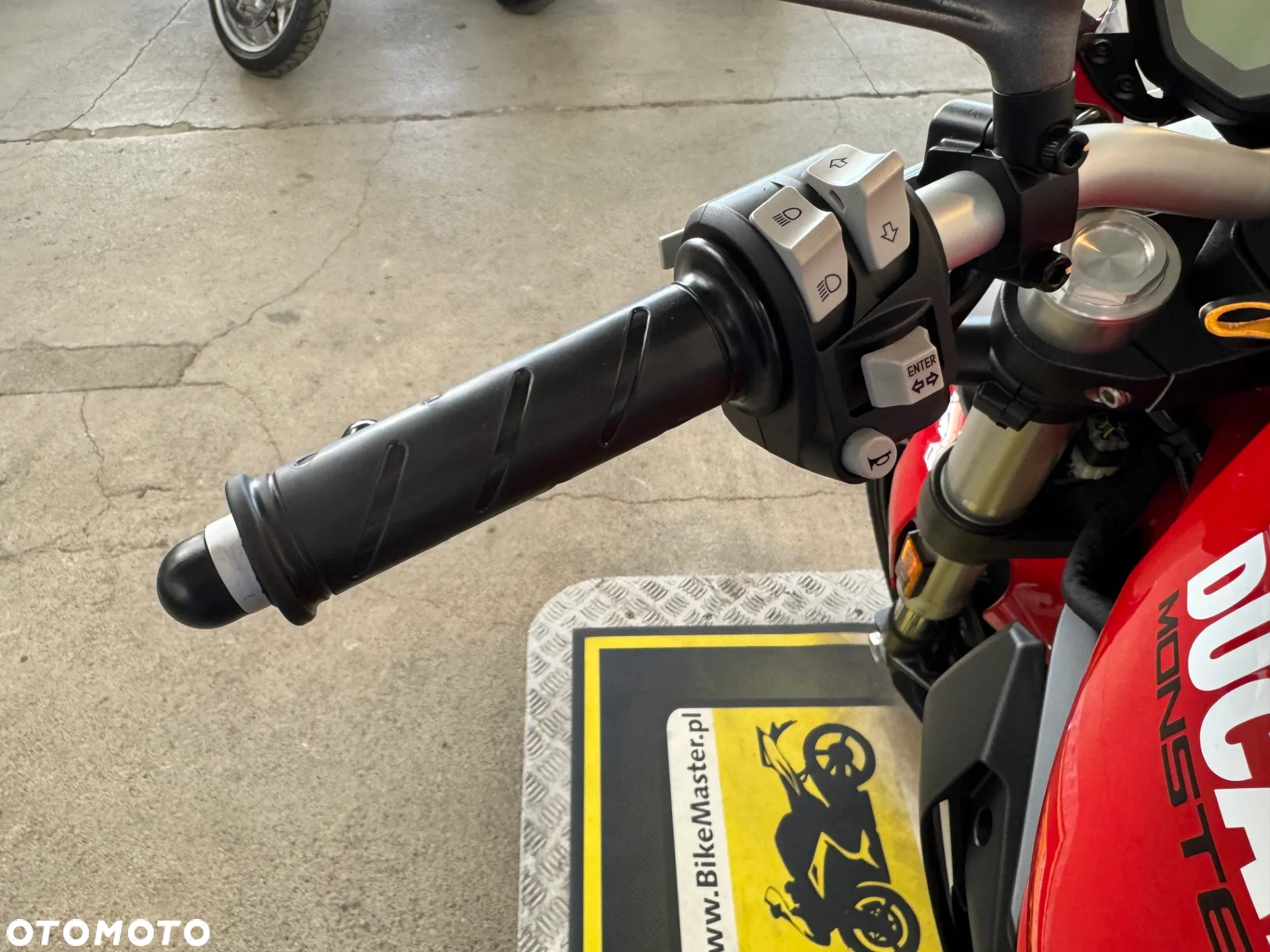 Ducati Monster - 30