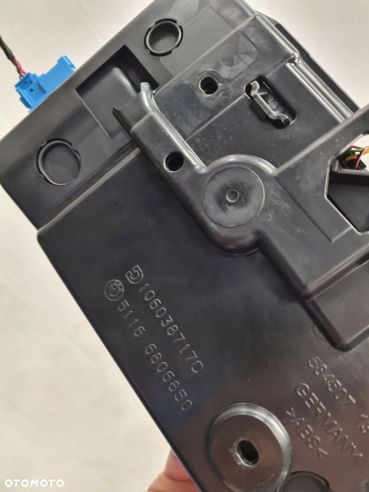 BMW M3 G80 ŁADOWARKA INDUKCYJNA W PODŁOKIETNIKU 6806850 5A1DC84 - 7