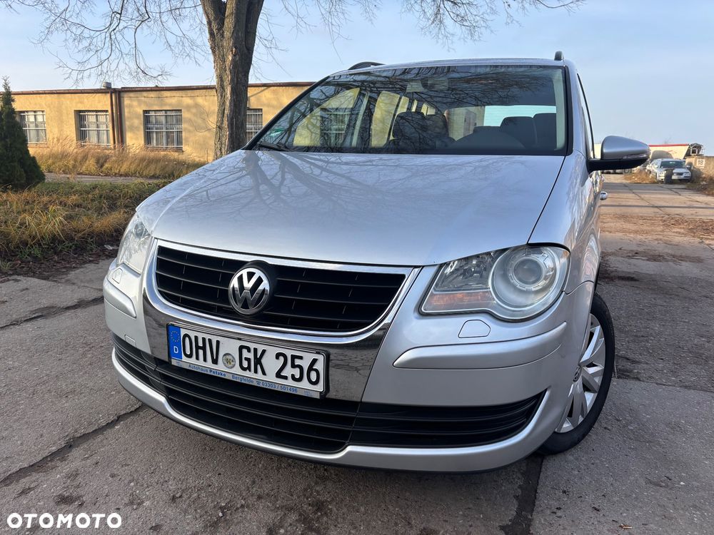 Volkswagen Touran 1.9 TDI DSG Conceptline - 20