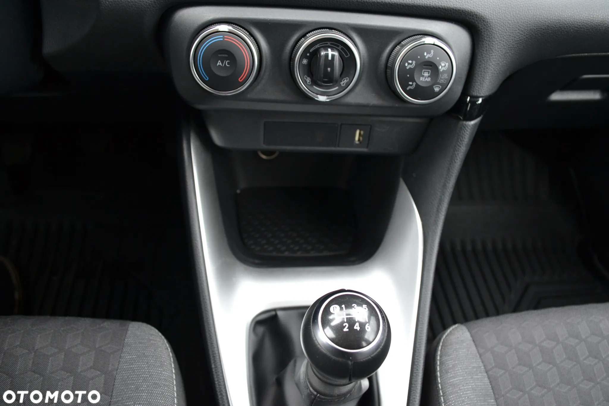 Toyota Yaris - 22