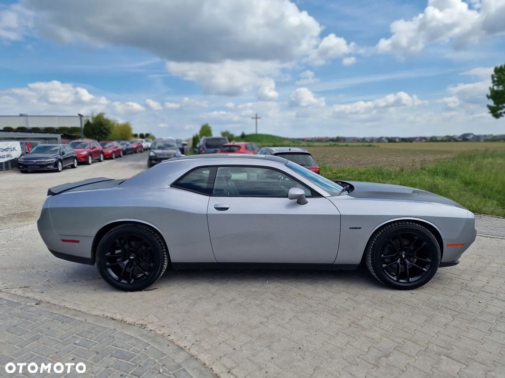 Dodge Challenger - 8