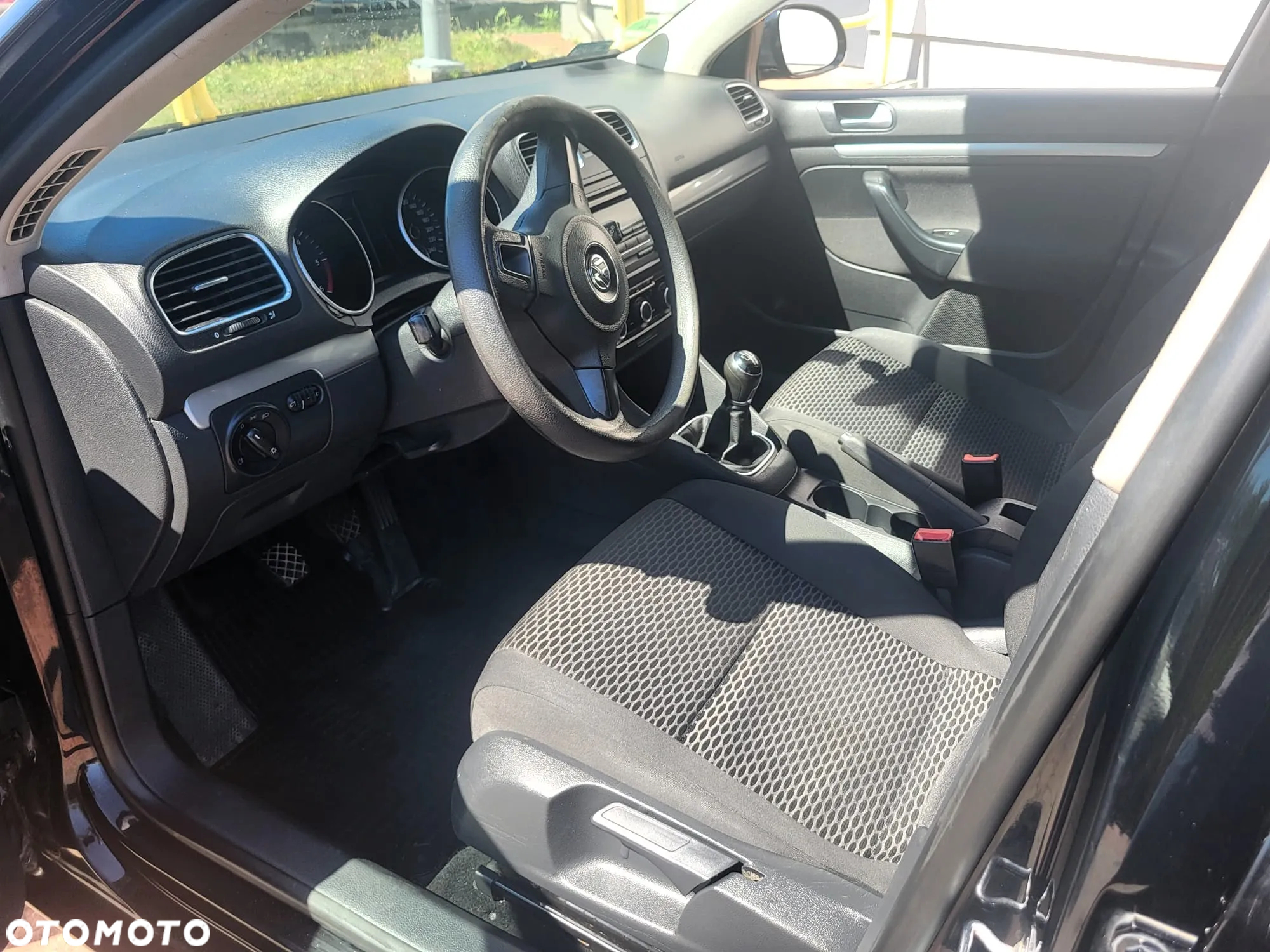 Volkswagen Golf VI 1.6 TDI Comfortline - 10