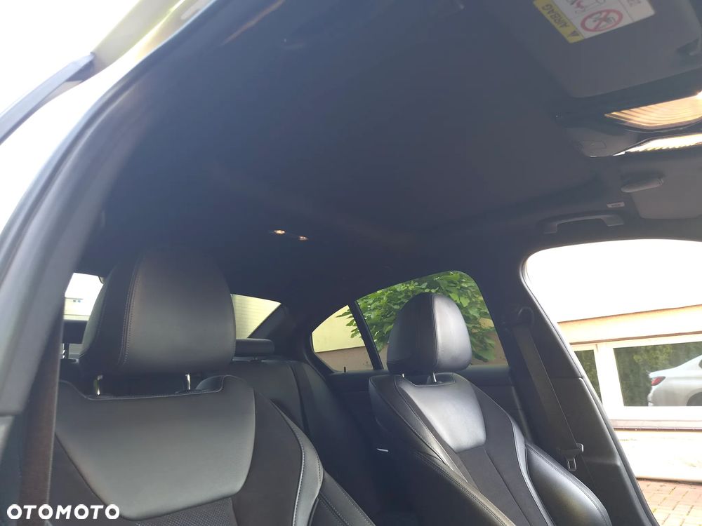 BMW Seria 3 330e xDrive M Sport - 16