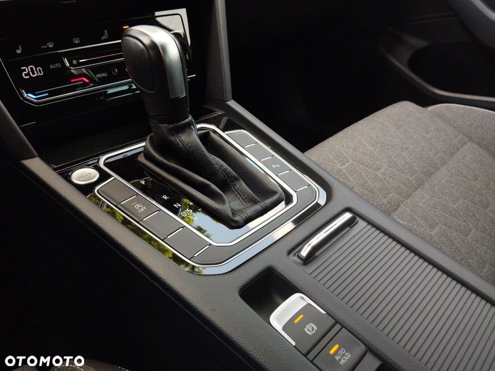 Volkswagen Passat - 25