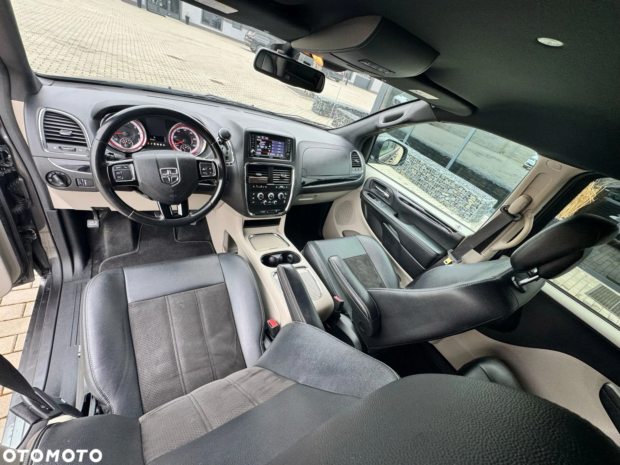 Dodge Grand Caravan - 7