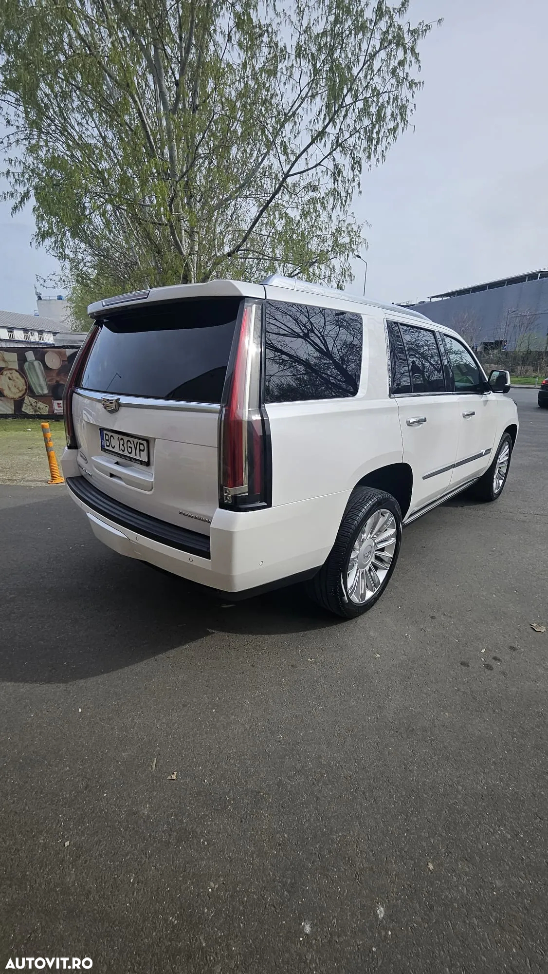 Cadillac Escalade - 5