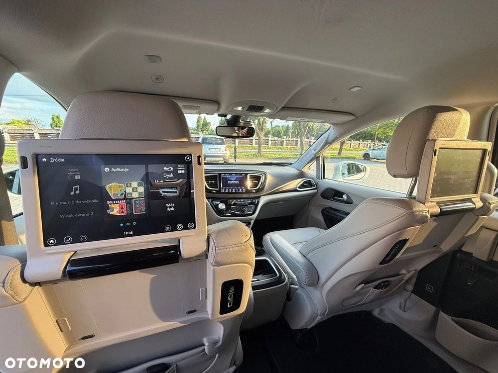 Chrysler Pacifica - 6