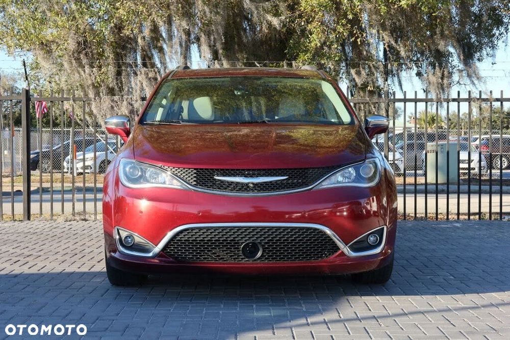 Chrysler Pacifica - 4