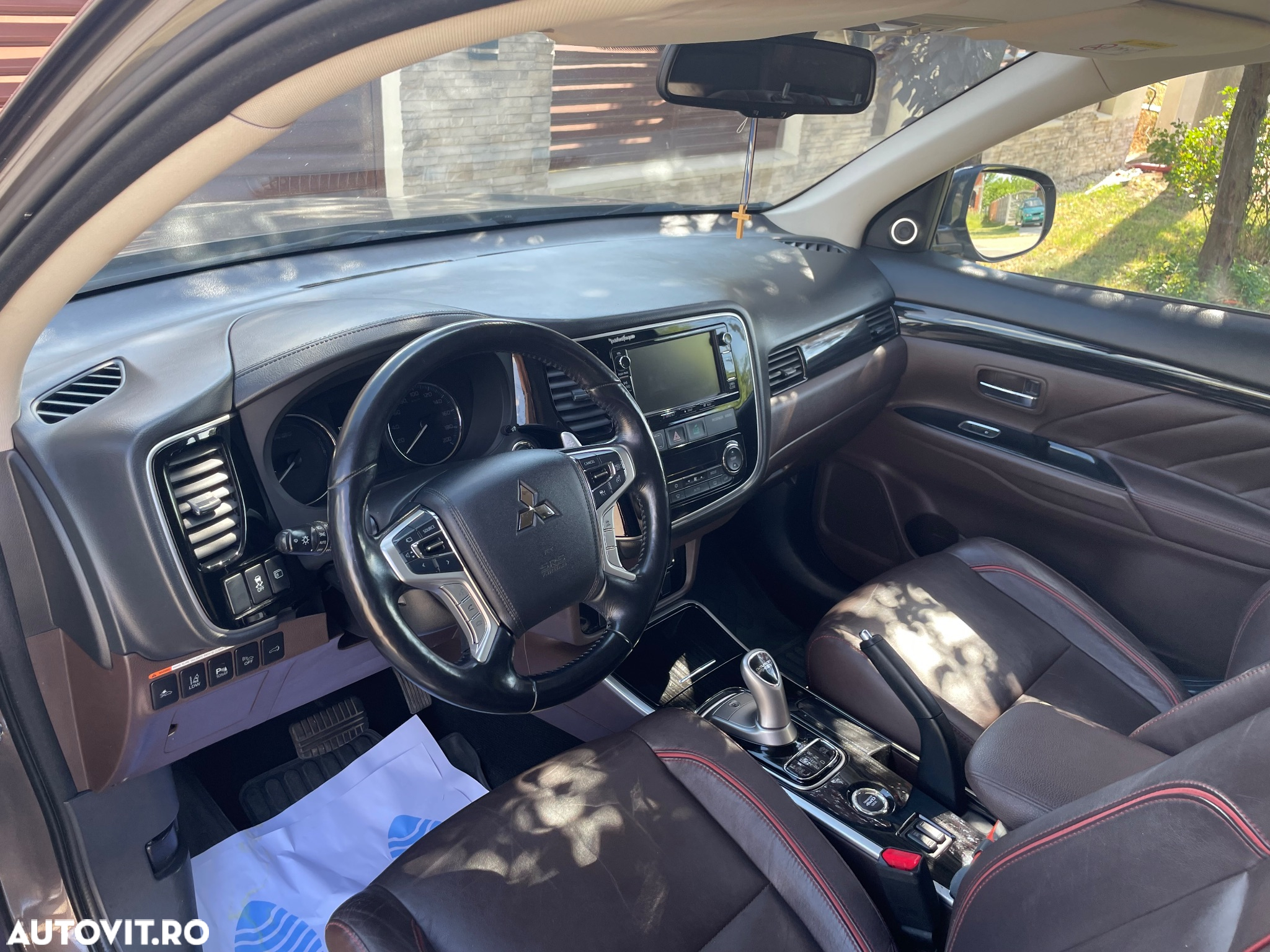 Mitsubishi Outlander - 4