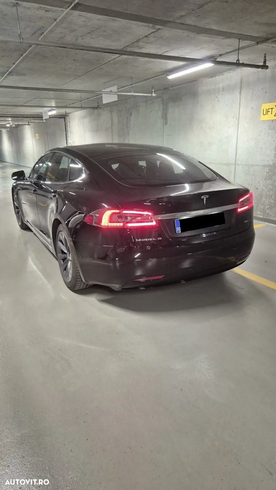 Tesla Model S - 4