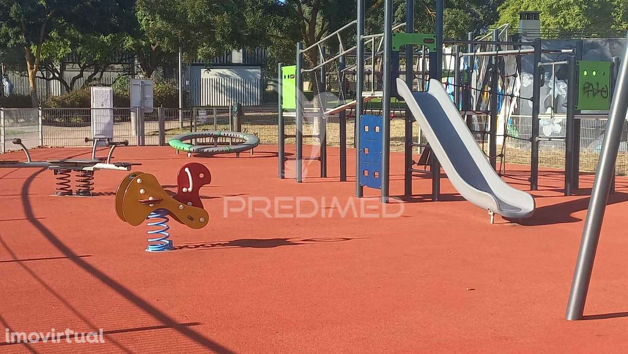 Moradia T3 em Recuperação – Foros da Amora - Grande imagem: 2/20