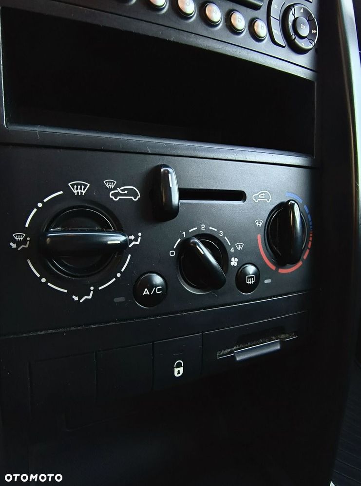Peugeot 207 1.4 16V Trendy - 23