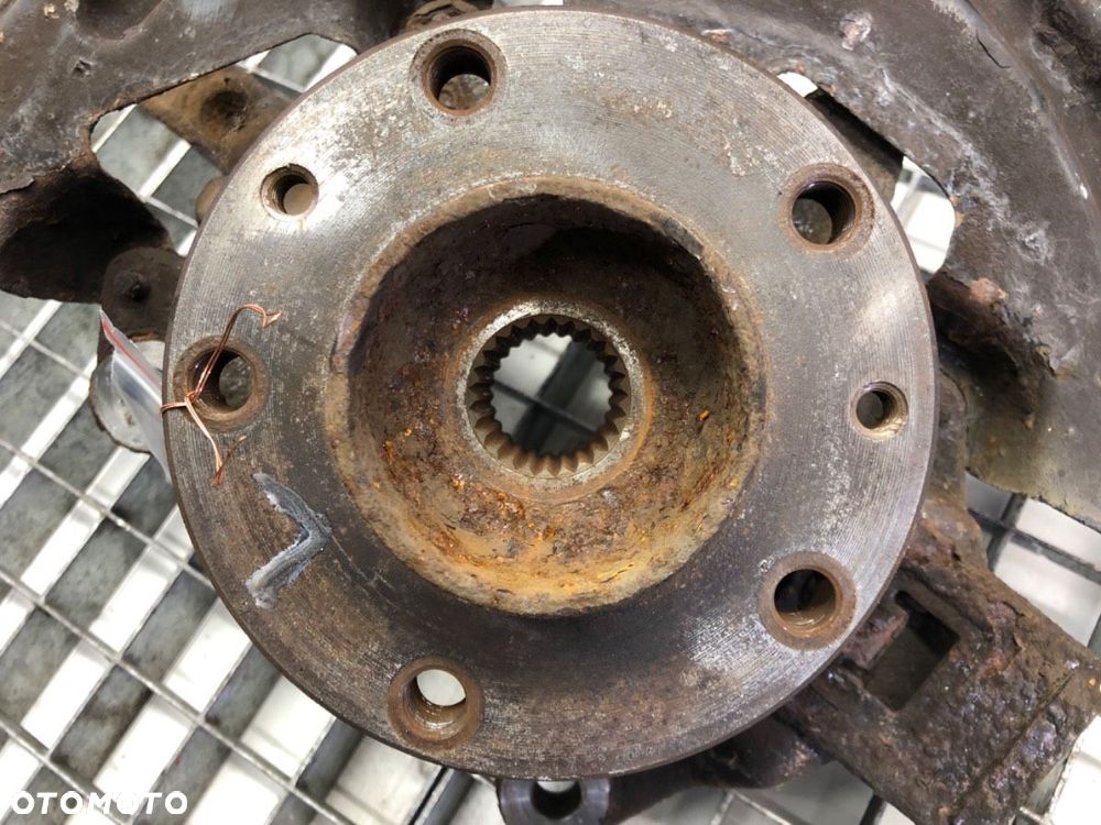 ZWROTNICA LEWY PRZÓD  RENAULT MEGANE III liftback (BZ0/1_, B3_) 2008 - 2022 1.6 16V (BZ1B, BZ1H) 81 - 2