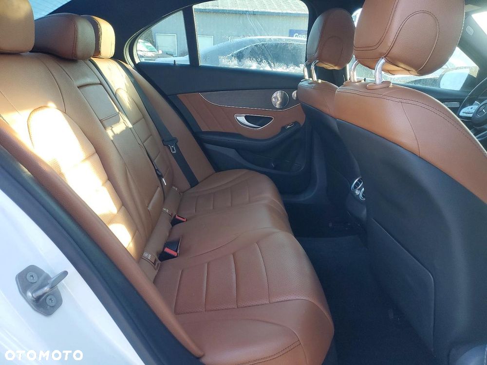 Mercedes-Benz Klasa C 300 9G-TRONIC AMG Line - 12