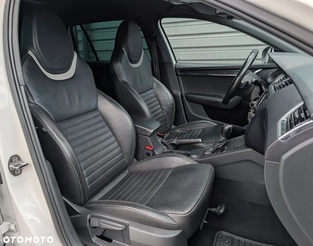 Skoda Octavia 2.0 TDI DSG RS - 15