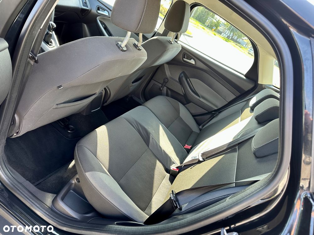 Ford Focus 1.6 Ambiente - 19