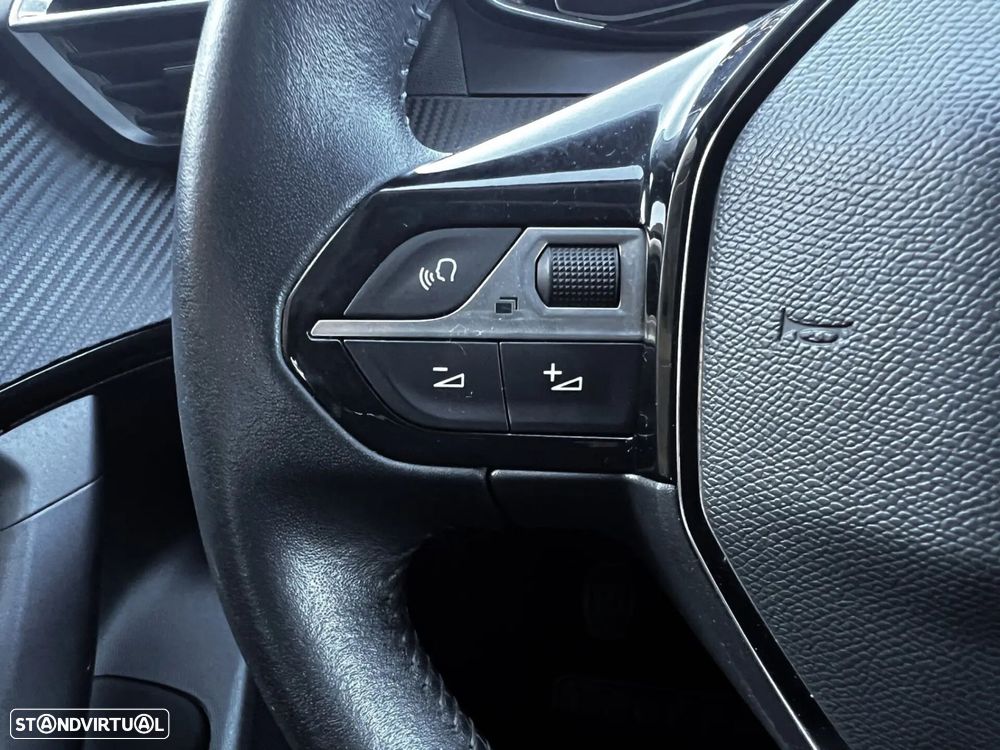 Peugeot 2008 1.2 PureTech Allure - 14