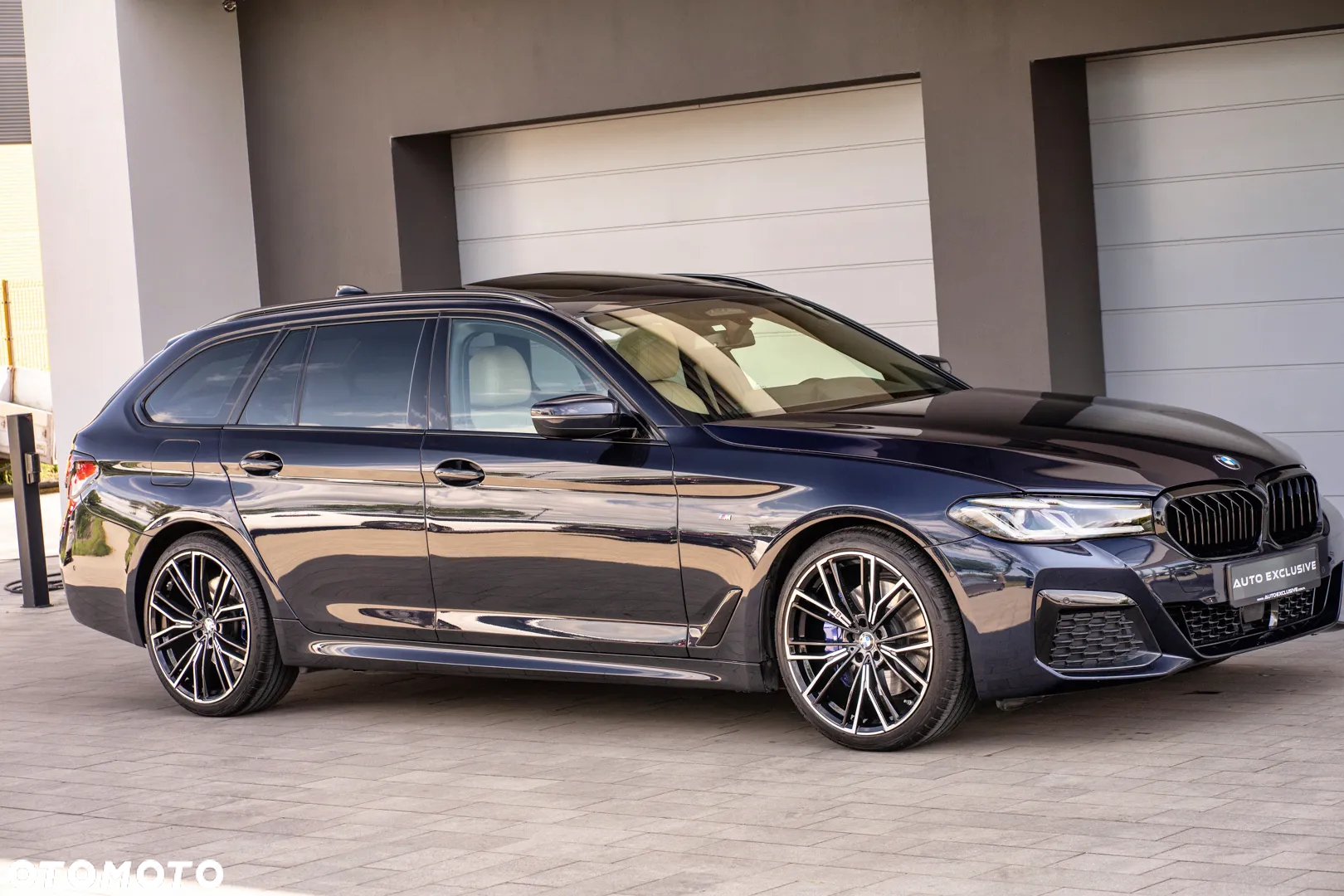 BMW Seria 5 530d xDrive Touring M Sport Edition - 13
