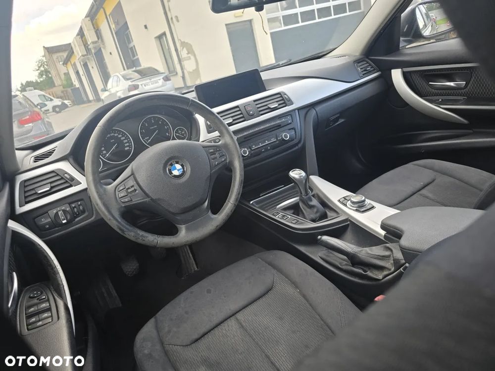 BMW Seria 3 318d - 13