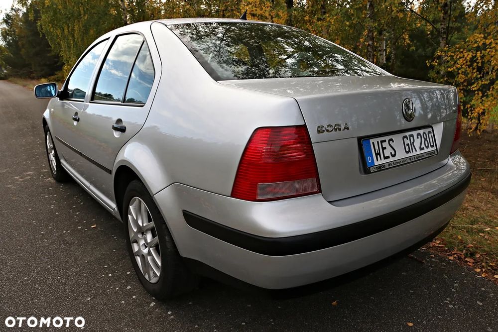 Volkswagen Bora Variant 1.6 - 24