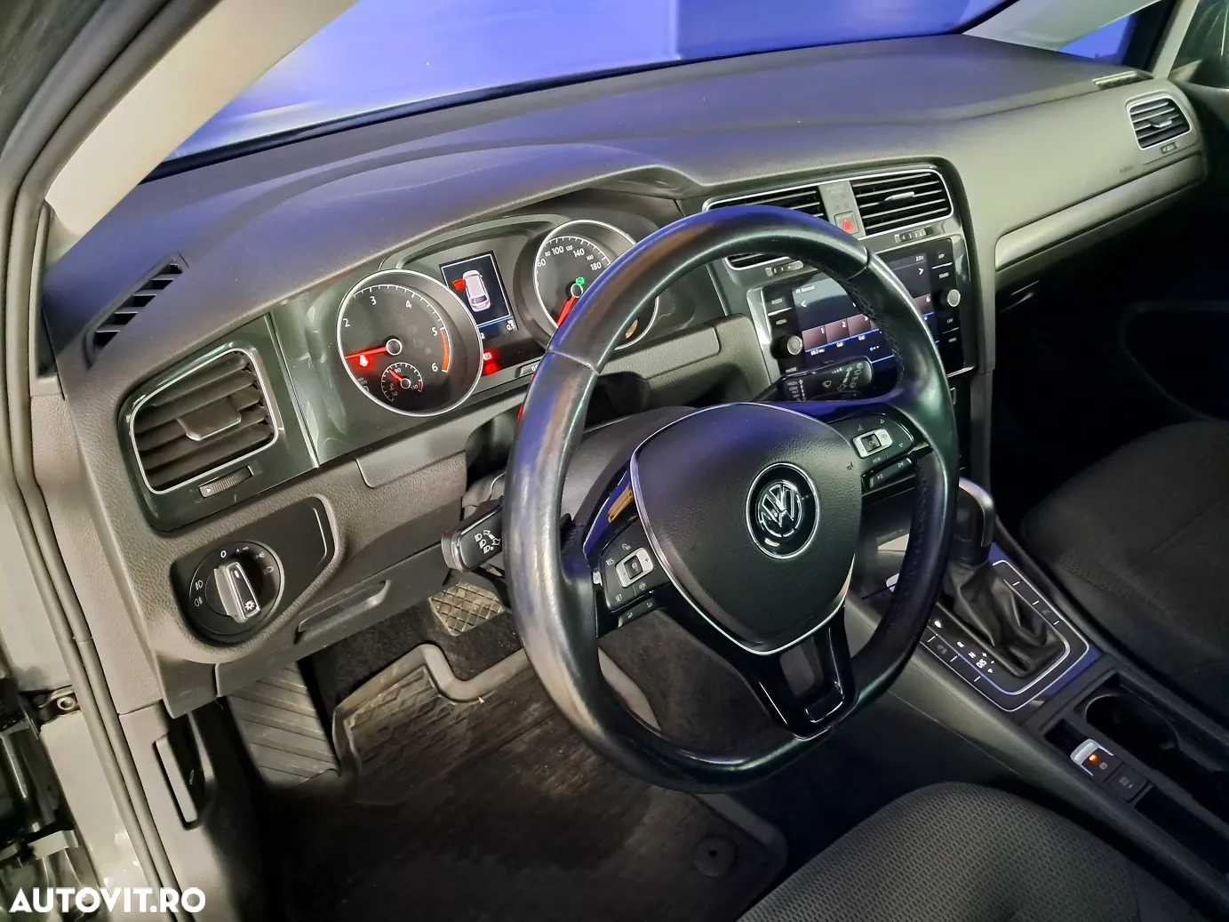Volkswagen Golf - 10