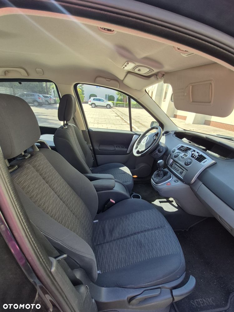 Renault Scenic 1.6 16V Confort Privilege - 11