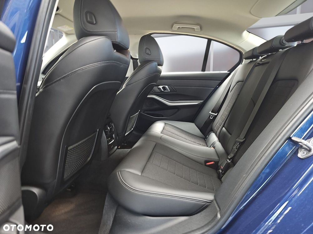 BMW Seria 3 320i Advantage - 17
