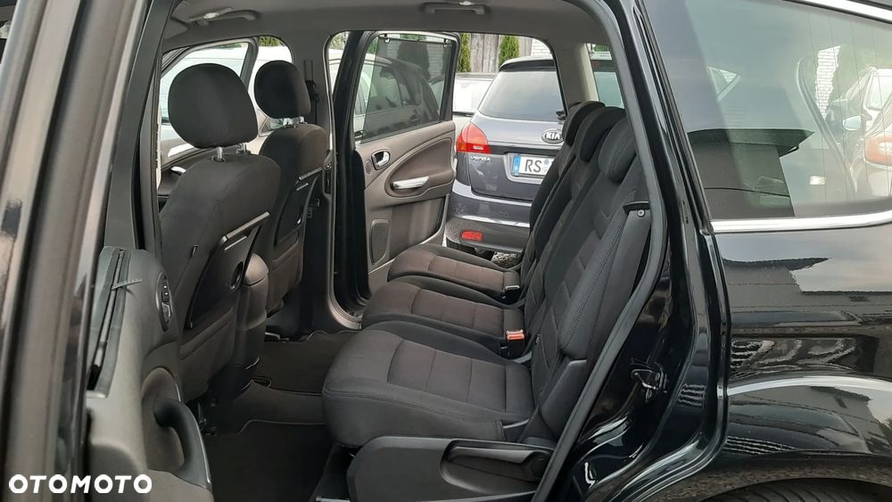 Ford S-Max - 14