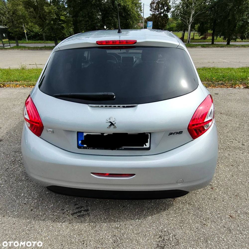 Peugeot 208 2015 photo 2