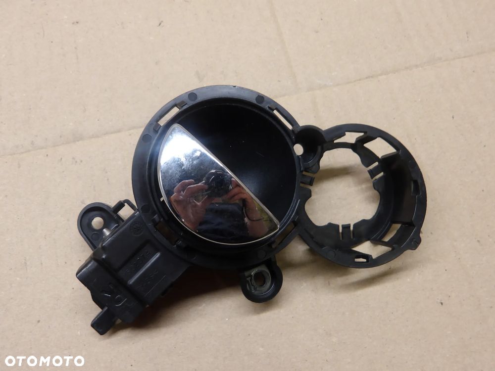 MINI COOPER R50 R53 01-06r 1.6B KLAMKA WEWNETRZNA PRAWY PRZÓD 7502074 - 1
